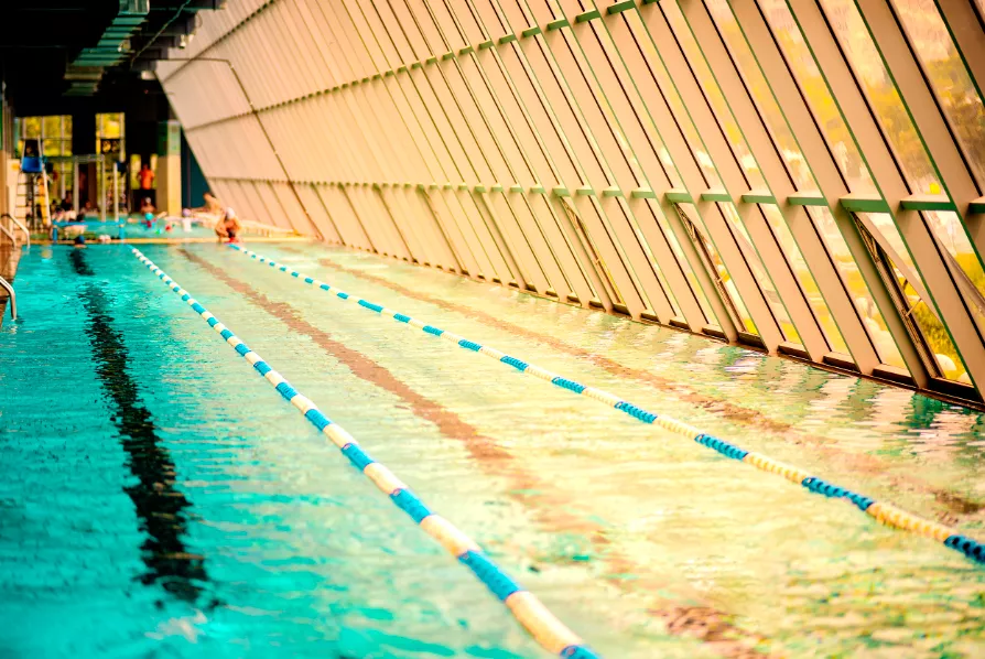 衡东成人混凝土钢结构游泳池项目